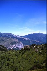 Alta Via dei Monti Liguri:
vista da Monte Galleno
(mt.1700) verso le Alpi
(8982 bytes)